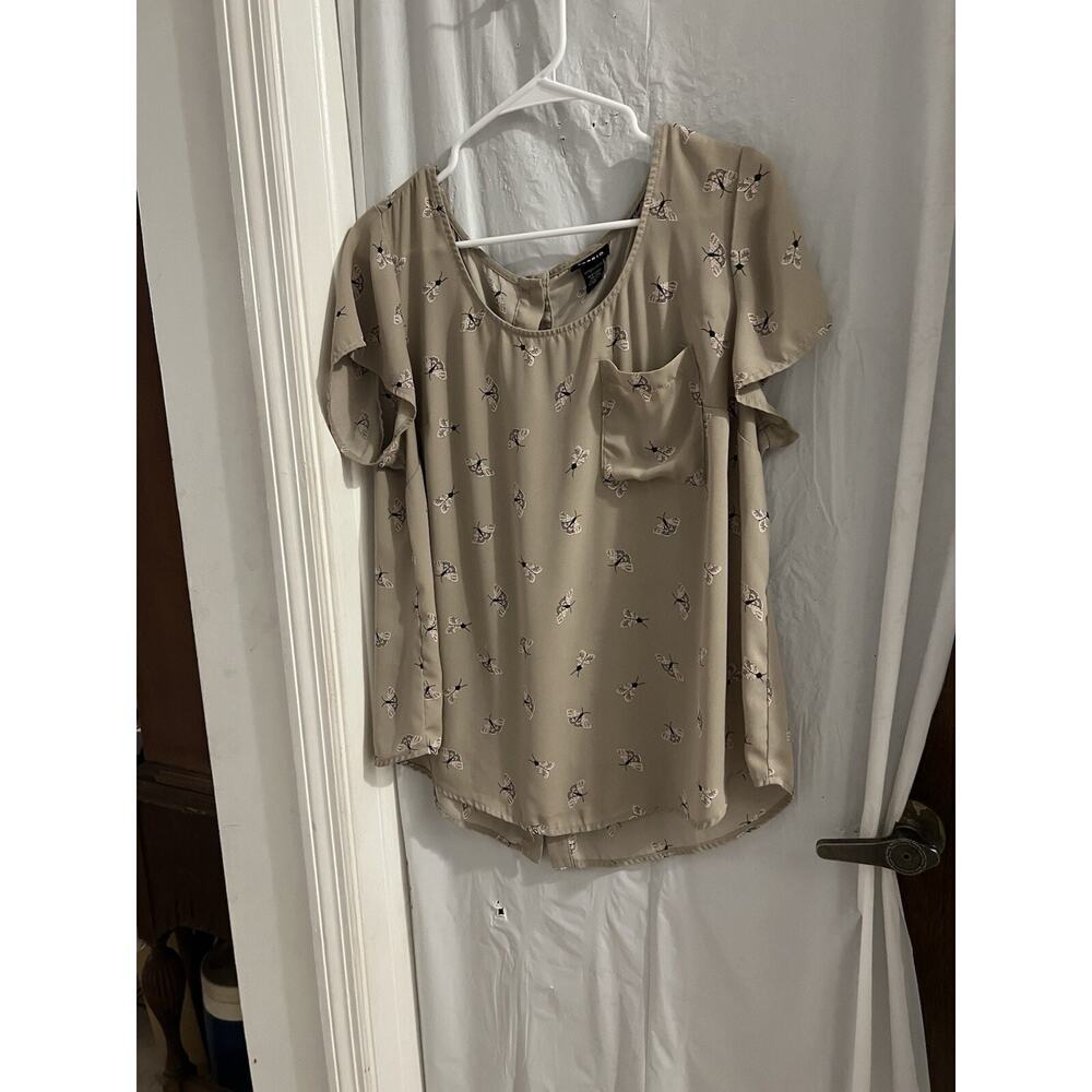 Torrid Tan Butterfly Print Button Back Blouse Sz 00/10
